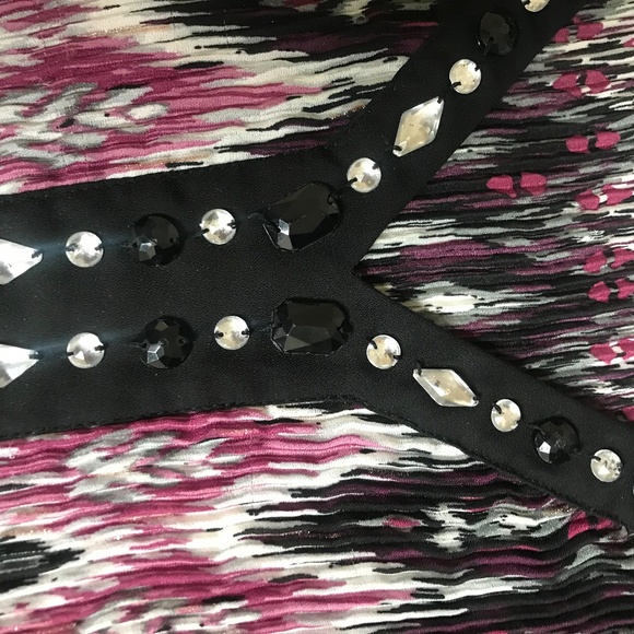 Larry Levine V-Neck Top • Long Sleeve • Pink Black Gray Ikat Print Stretchy - Picture 13 of 13